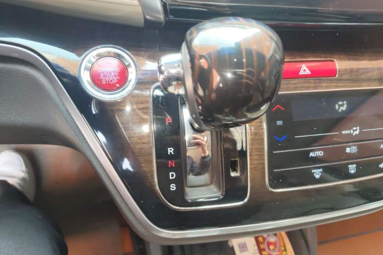 Used Honda Odyssey 2015 2.4L Prestige Edition Gear Lever