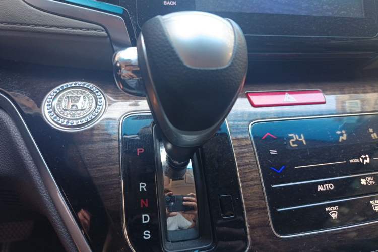 Used Honda Odyssey 2015 Revised 2.4L Luxury Edition Gear Lever