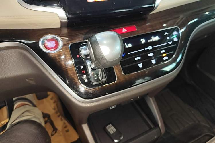 Used Honda Odyssey 2015 2.4L Smart Edition Gear Lever