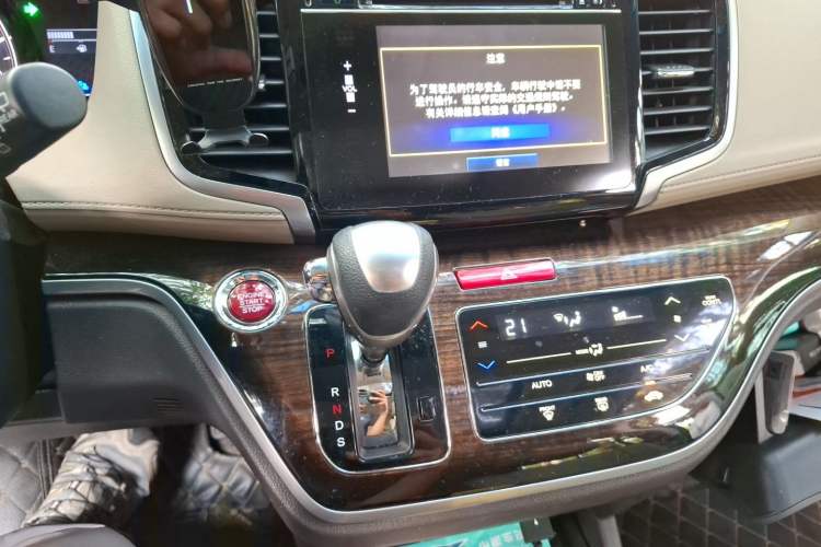 Used Honda Odyssey 2015 Revised 2.4L Luxury Edition Gear Lever