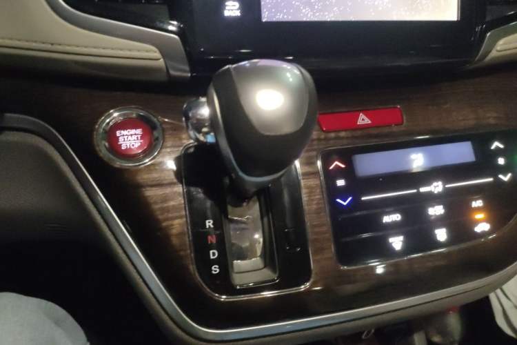 Used Honda Odyssey 2015 2.4L Luxury Edition Gear Lever