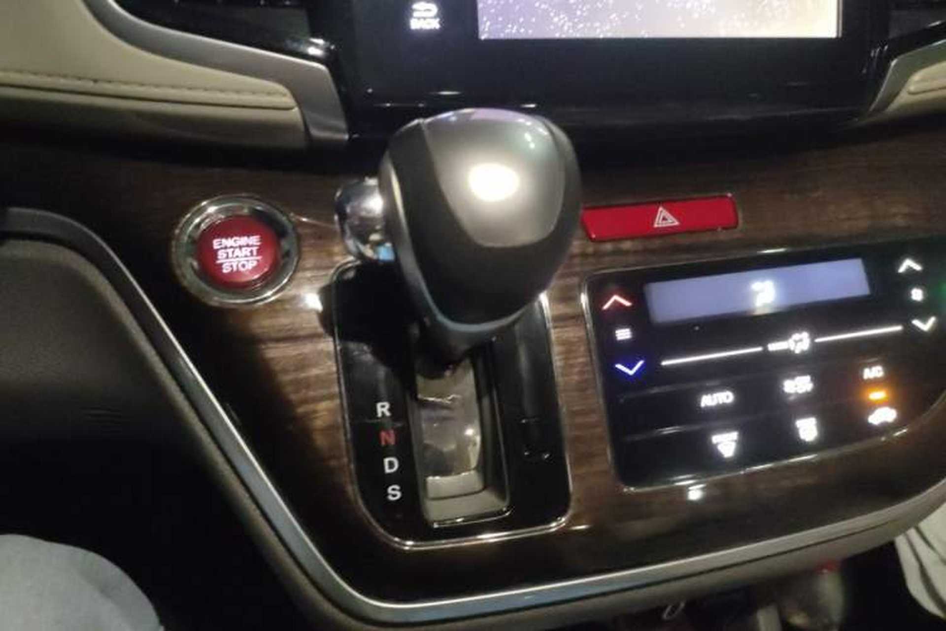 Used Honda Odyssey 2015 2.4L Luxury Edition Gear Lever
