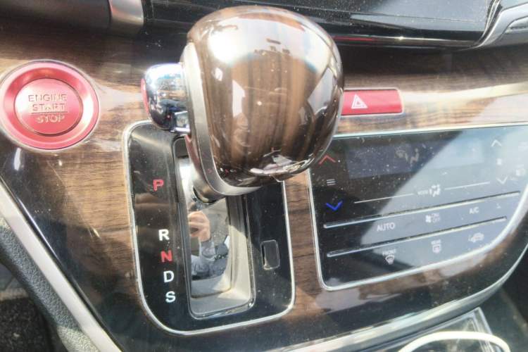 Used Honda Odyssey 2015 Updated Version 2.4L Smart Edition Gear Lever