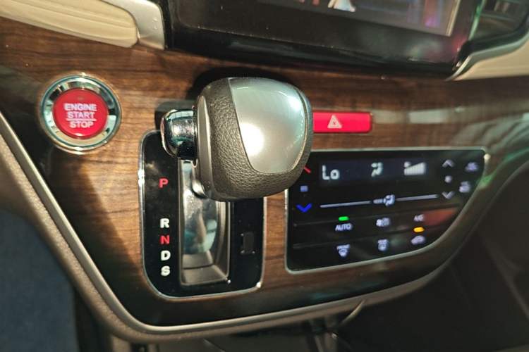 Used Honda Odyssey 2015 2.4L Smart Edition Gear Lever