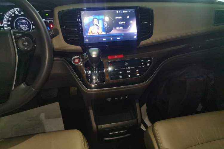 Used Honda Odyssey 2015 Updated Version 2.4L Smart Edition Gear Lever