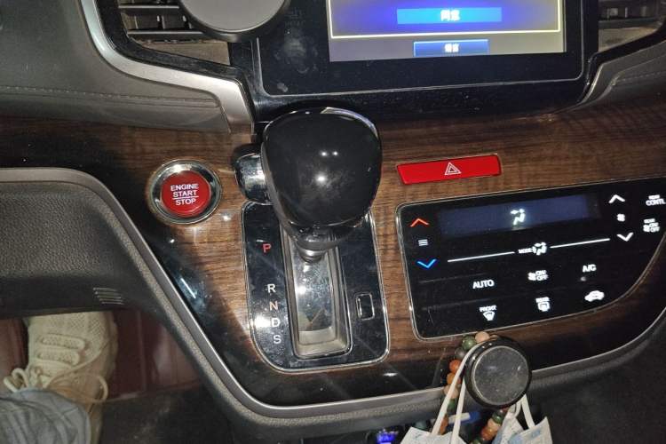 Used Honda Odyssey 2015 Revised 2.4L Luxury Edition Gear Lever