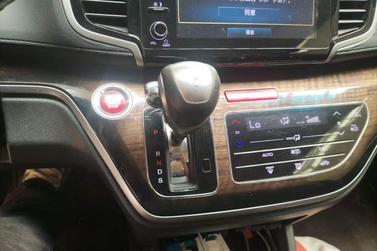 Used Honda Odyssey 2015 2.4L Smart Edition Gear Lever