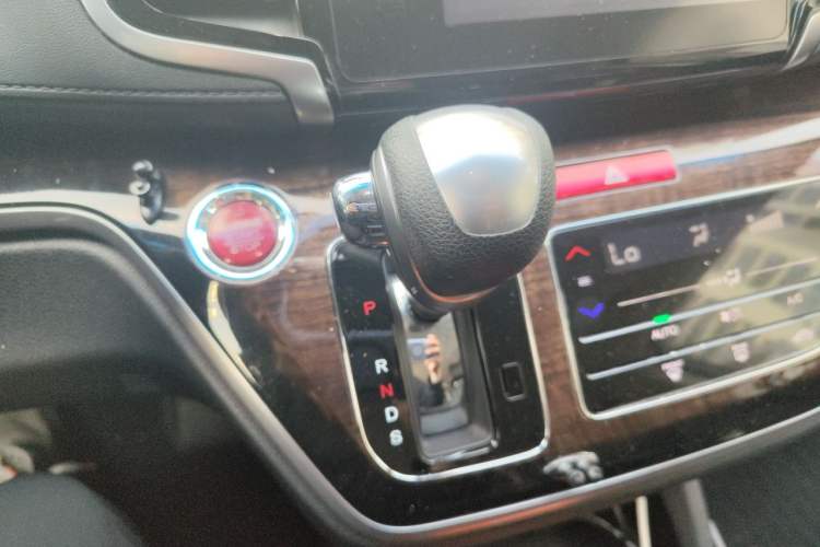 Used Honda Odyssey 2015 2.4L Smart Edition Gear Lever