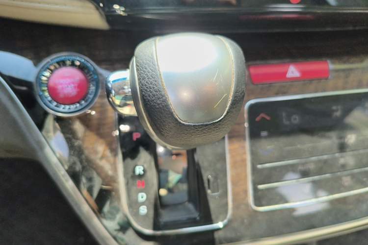 Used Honda Odyssey 2015 Updated Version 2.4L Smart Edition Gear Lever