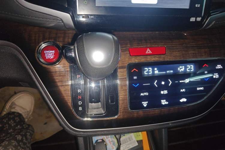 Used Honda Odyssey 2015 2.4L Supreme Edition Gear Lever