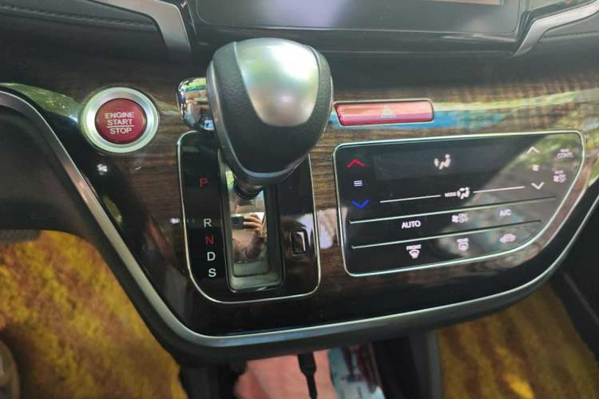 Used Honda Odyssey 2015 Updated Version 2.4L Smart Edition Gear Lever