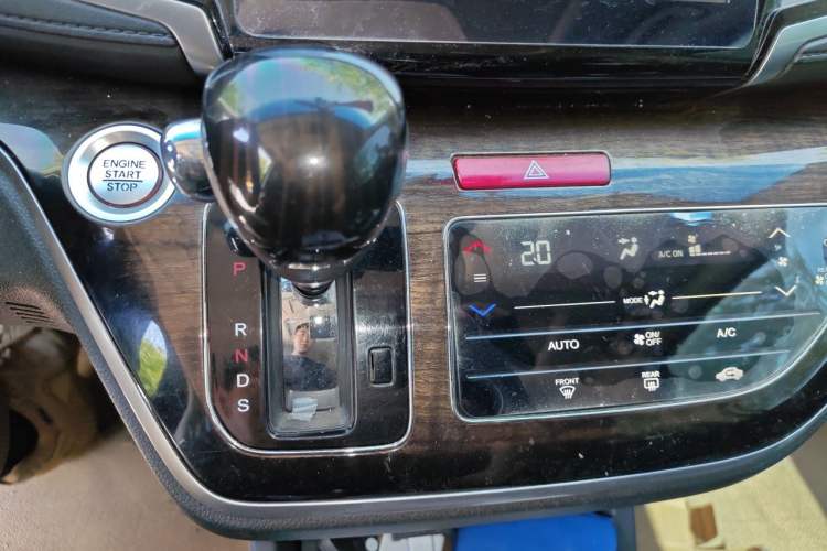 Used Honda Odyssey 2015 Updated Version 2.4L Smart Edition Gear Lever