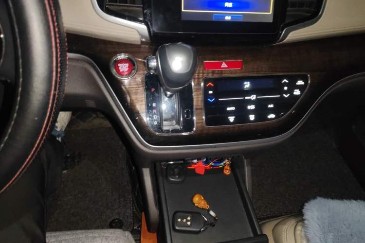 Used Honda Odyssey 2015 Updated Version 2.4L Smart Edition Gear Lever
