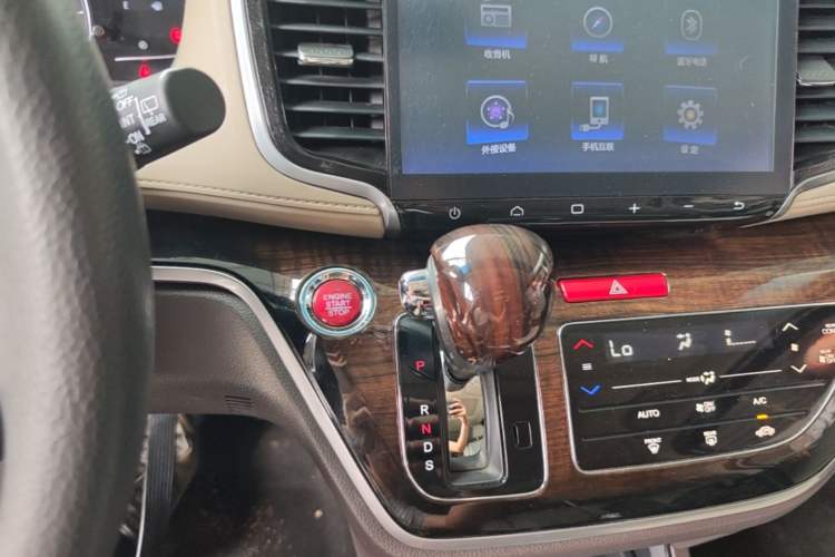 Used Honda Odyssey 2015 Revised 2.4L Luxury Edition Gear Lever
