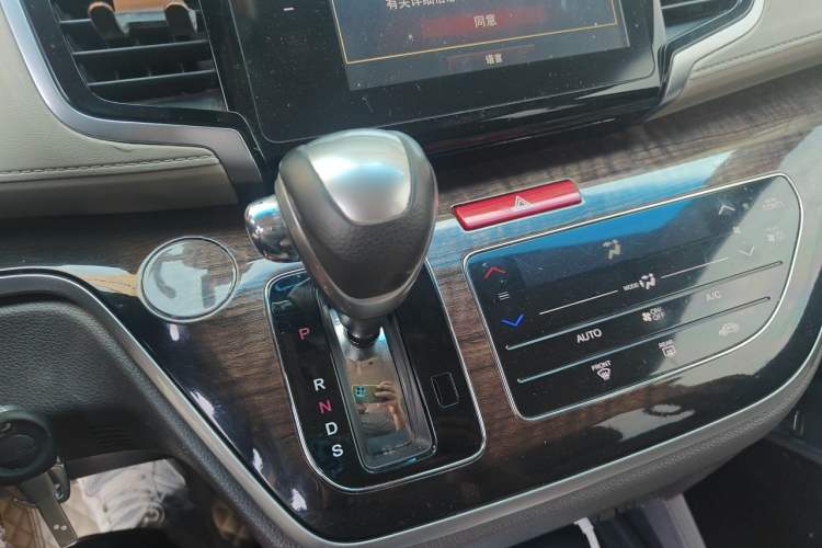 Used Honda Odyssey 2015 2.4L Comfort Edition Gear Lever