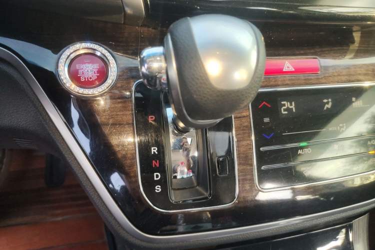Used Honda Odyssey 2015 Updated Version 2.4L Smart Edition Gear Lever