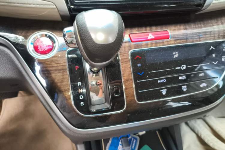 Used Honda Odyssey 2015 2.4L Smart Edition Gear Lever