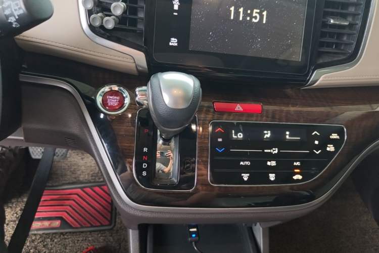 Used Honda Odyssey 2015 Revised 2.4L Luxury Edition Gear Lever