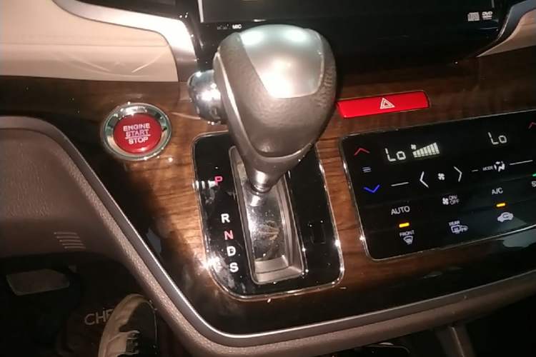 Used Honda Odyssey 2015 2.4L Supreme Edition Gear Lever