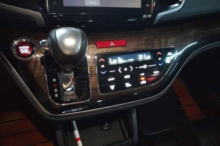 Used Honda Odyssey 2015 Revised Version 2.4L Supreme Edition Gear Lever