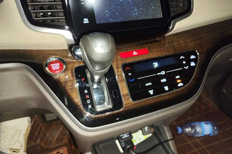 Used Honda Odyssey 2015 Revised 2.4L Luxury Edition Gear Lever