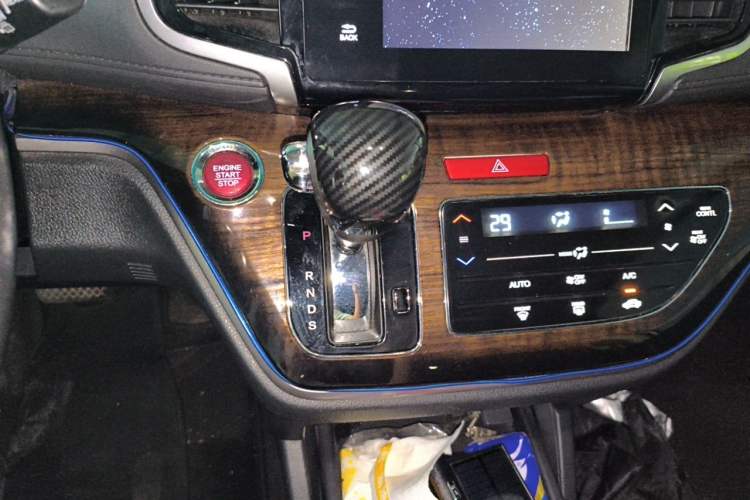 Used Honda Odyssey 2015 Updated Version 2.4L Smart Edition Gear Lever