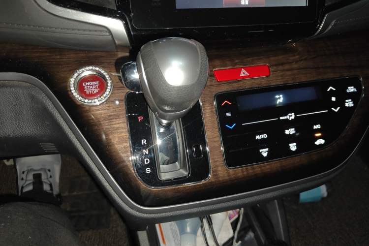 Used Honda Odyssey 2015 Updated Version 2.4L Smart Edition Gear Lever