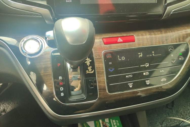 Used Honda Odyssey 2015 Updated Version 2.4L Smart Edition Gear Lever