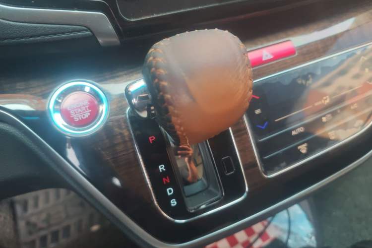 Used Honda Odyssey 2015 Updated Version 2.4L Smart Edition Gear Lever