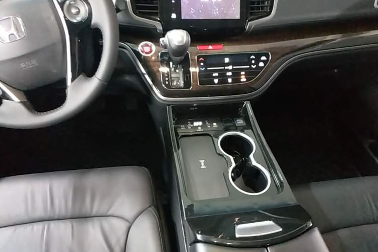 Used Honda Odyssey 2015 2.4L Smart Edition Gear Lever