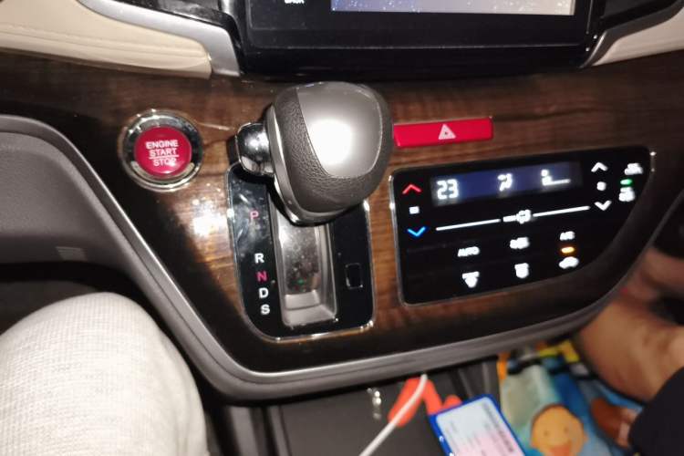 Used Honda Odyssey 2015 2.4L Smart Edition Gear Lever