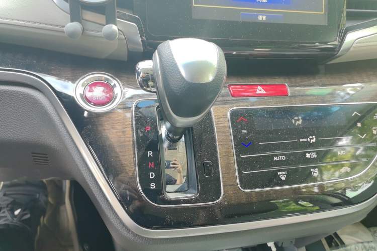 Used Honda Odyssey 2015 Revised 2.4L Luxury Edition Gear Lever