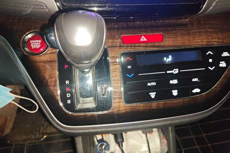 Used Honda Odyssey 2015 2.4L Smart Edition Gear Lever