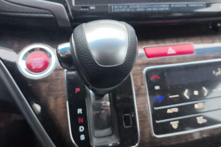 Used Honda Odyssey 2015 Revised Version 2.4L Supreme Edition Gear Lever