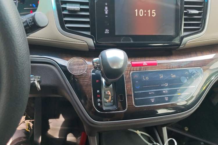 Used Honda Odyssey 2015 2.4L Comfort Edition Gear Lever