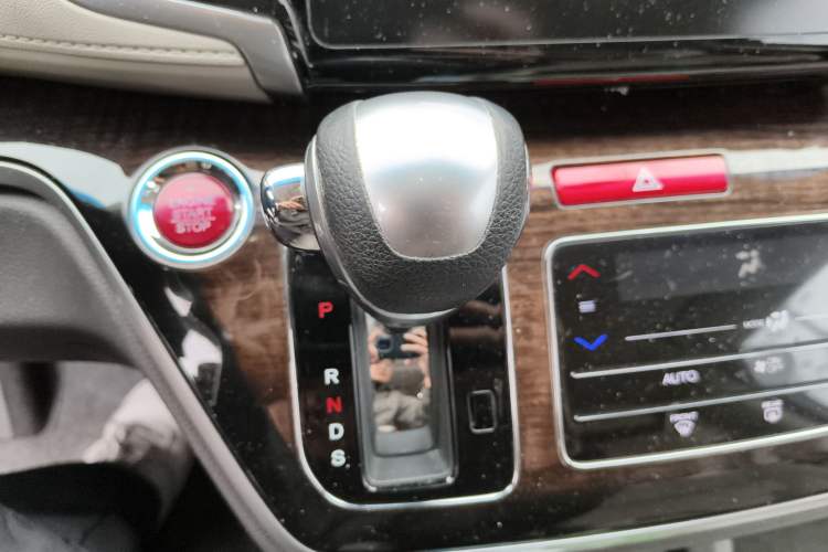 Used Honda Odyssey 2015 2.4L Luxury Edition Gear Lever