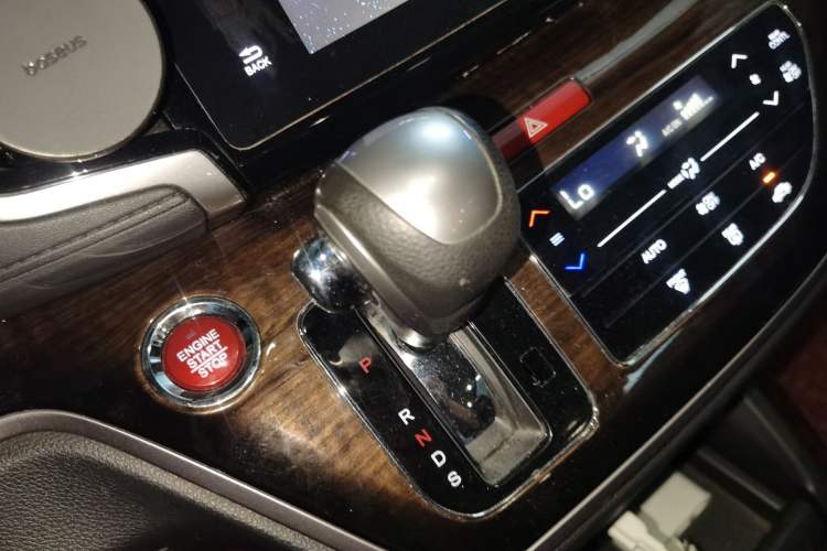 Used Honda Odyssey 2015 2.4L Smart Edition Gear Lever