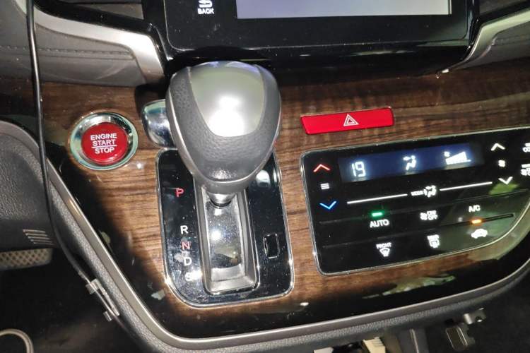 Used Honda Odyssey 2015 Updated Version 2.4L Smart Edition Gear Lever