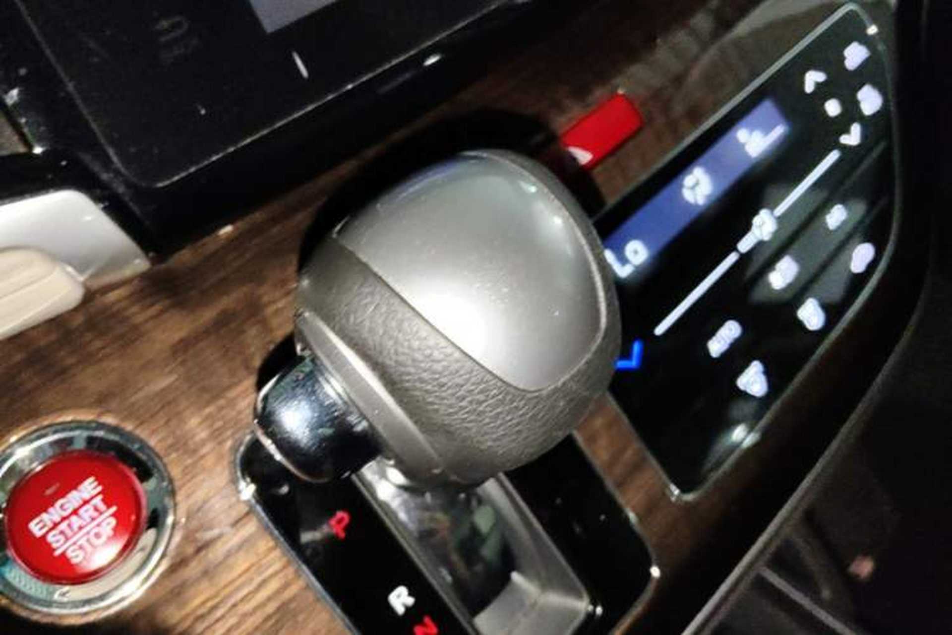 Used Honda Odyssey 2015 Revised 2.4L Luxury Edition Gear Lever