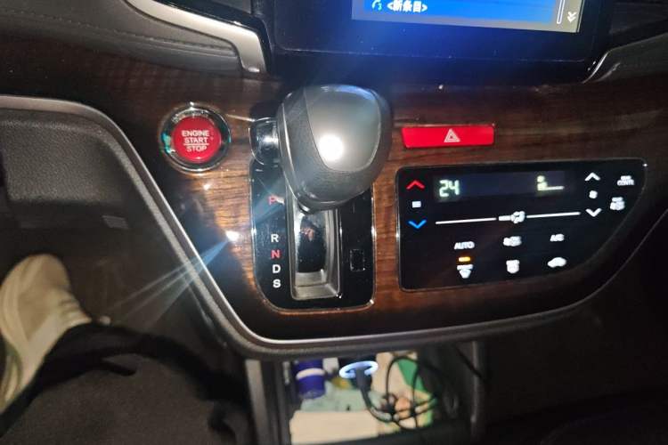 Used Honda Odyssey 2015 2.4L Smart Edition Gear Lever