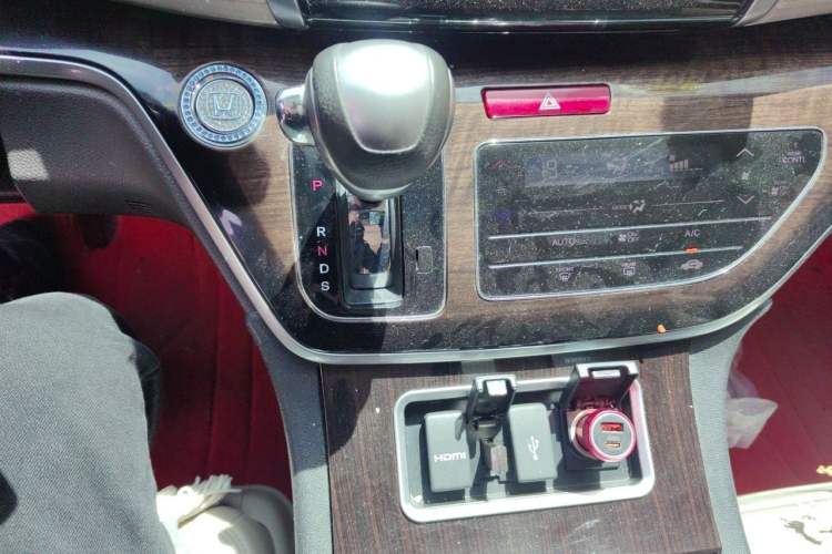 Used Honda Odyssey 2015 2.4L Smart Edition Gear Lever