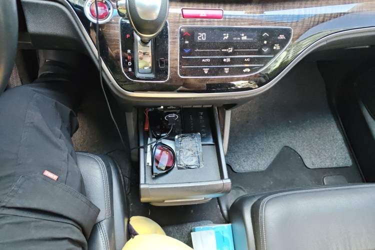Used Honda Odyssey 2015 Updated Version 2.4L Smart Edition Gear Lever
