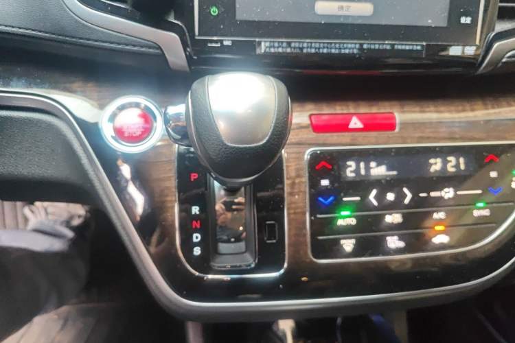 Used Honda Odyssey 2015 Revised Version 2.4L Supreme Edition Gear Lever