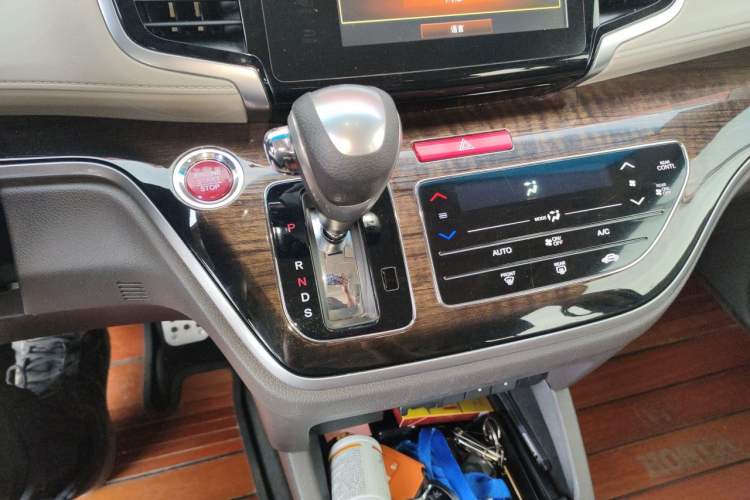 Used Honda Odyssey 2015 Revised 2.4L Luxury Edition Gear Lever