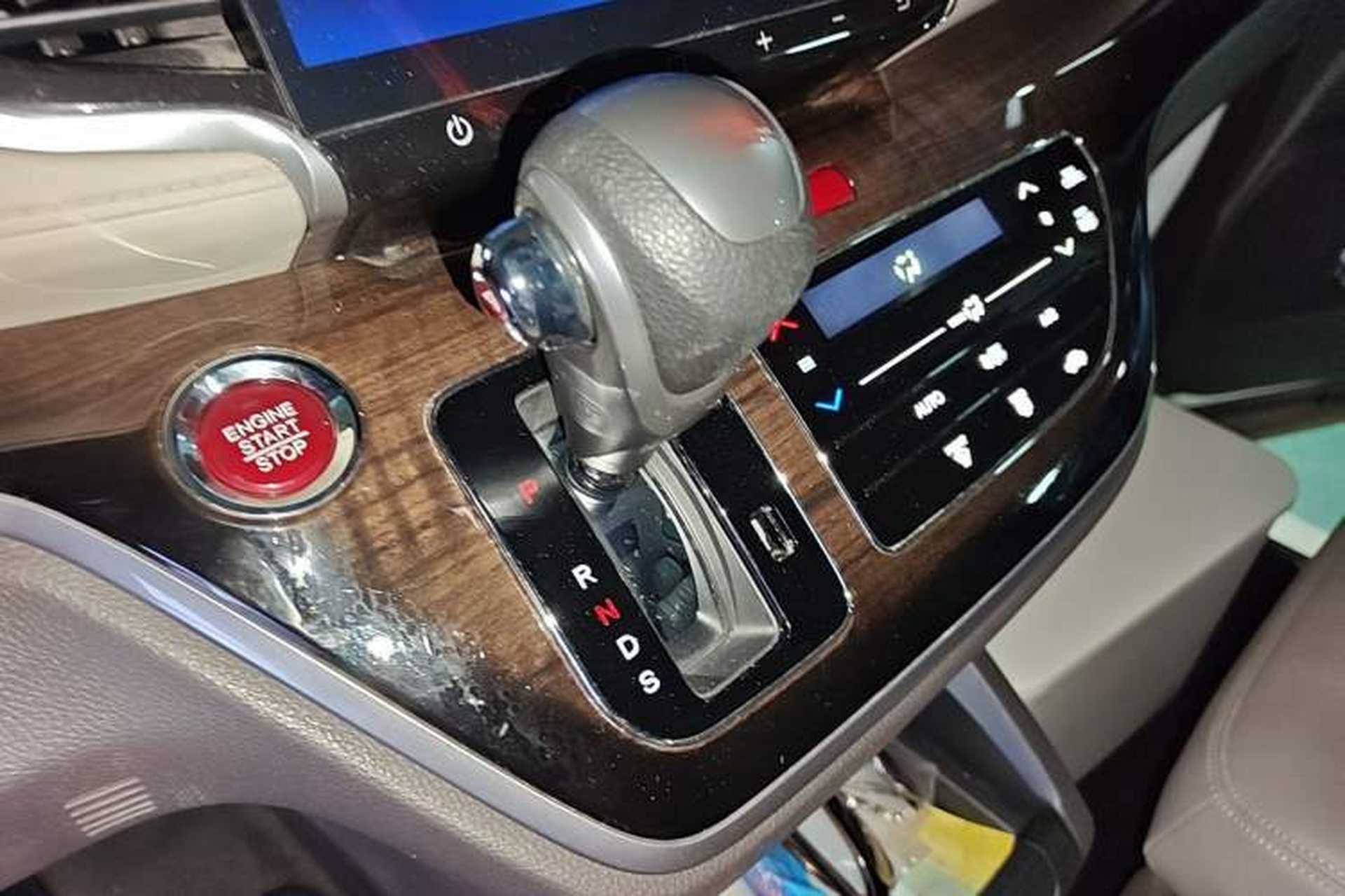 Used Honda Odyssey 2015 Revised 2.4L Luxury Edition Gear Lever