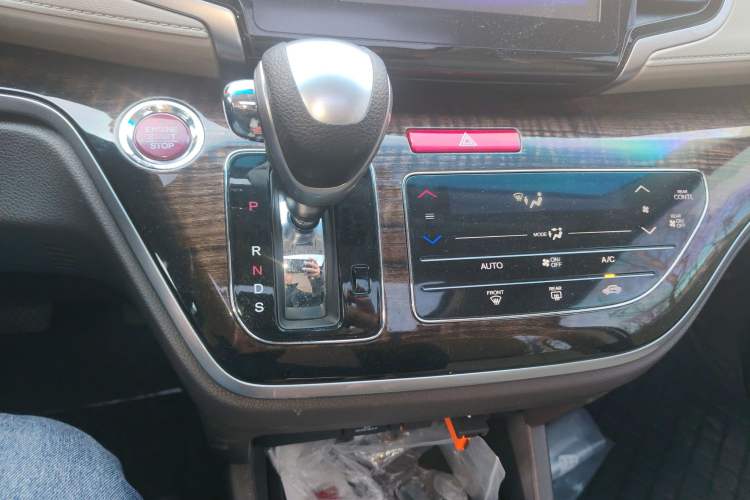 Used Honda Odyssey 2015 2.4L Luxury Edition Gear Lever