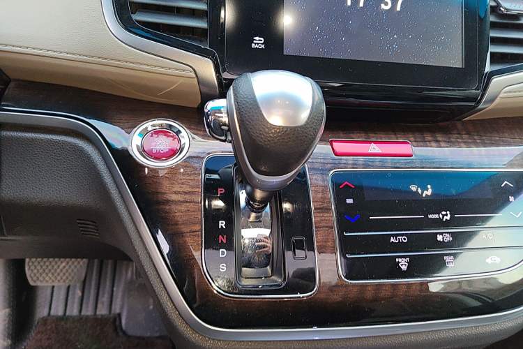 Used Honda Odyssey 2015 2.4L Luxury Edition Gear Lever