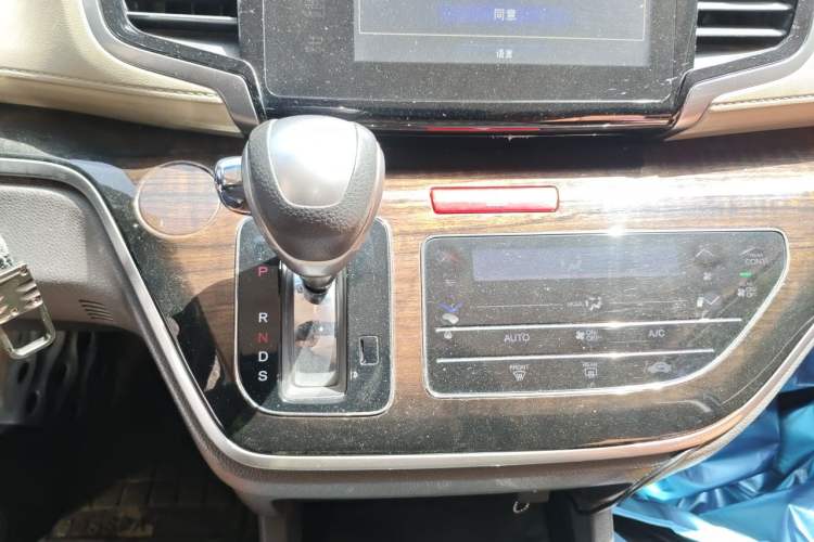 Used Honda Odyssey 2015 2.4L Comfort Edition Gear Lever