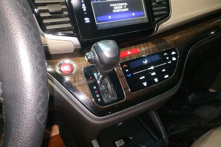 Used Honda Odyssey 2015 Revised 2.4L Luxury Edition Gear Lever