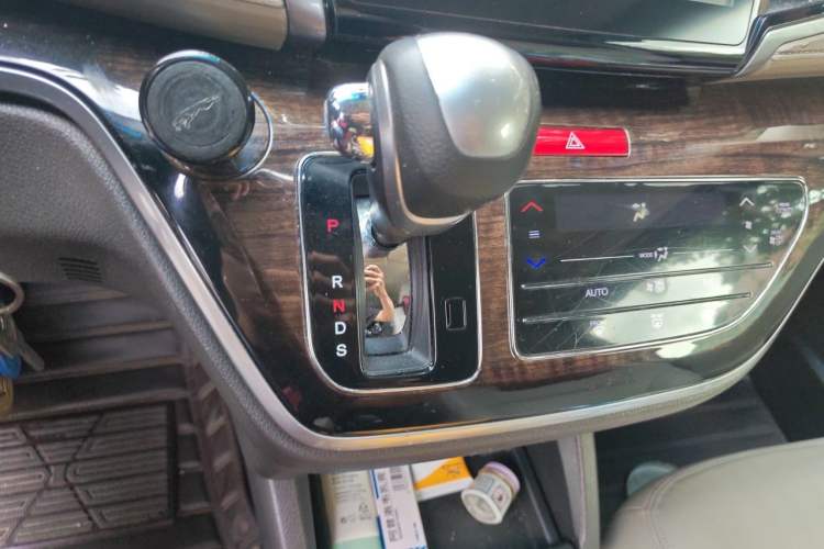 Used Honda Odyssey 2015 2.4L Comfort Edition Gear Lever